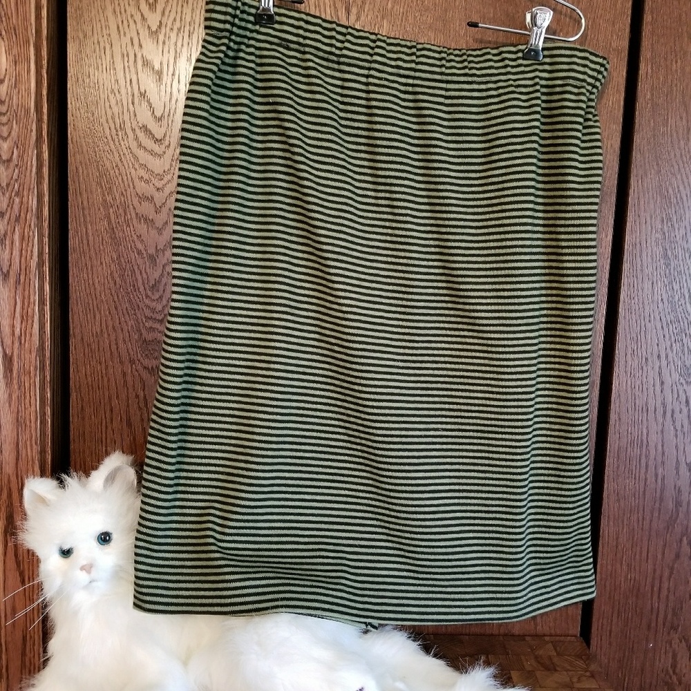 Anna G black/green stripped skirt